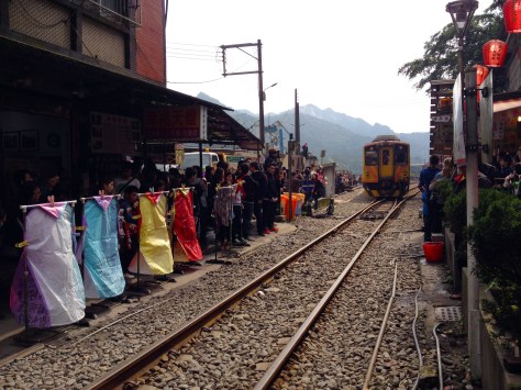 A busy day at the Shifen station