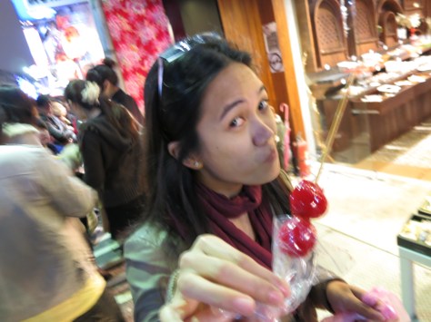 Speaking of feasts, eyes weren't the only things bulging while viewing the giant lanterns. I left with a happy tummy on Days 1 and 2, as I eagerly plundered the Night Street Market next to the Yuanshan. I'll fill you in with more details on the next post.