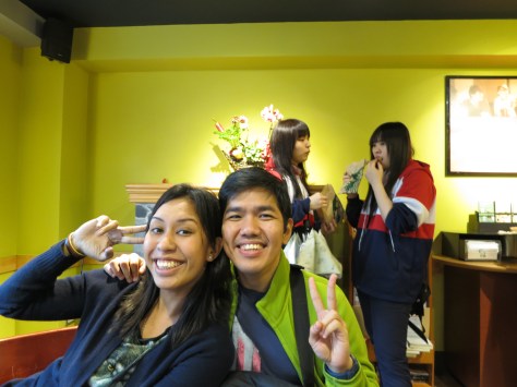 And the best part of our visit to Yangmingshan? It was when we ducked to the nearest coffee shop to hide from the biting wind, and had 1-for-1 Starbucks coffee! It was so cold outside, we didn't mind waiting for almost an hour to get our drinks. 