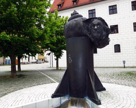 How to build a worthy monument for a kick-ass thinker? Here's how.