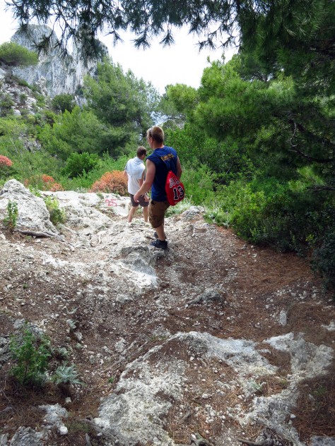 Hiking to Arco Naturale