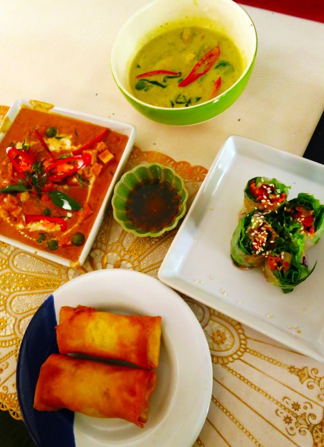 At the start, Ann let us choose a personal 4-course menu of 5 dishes to learn. During the first half of the class, I took on the challenge of making pad thai and tom yum soup. At the later half, it was all about the green curry and the spring rolls.