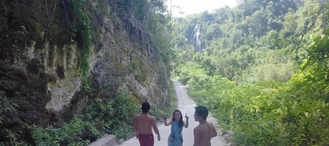 The road to Tumalog Falls.